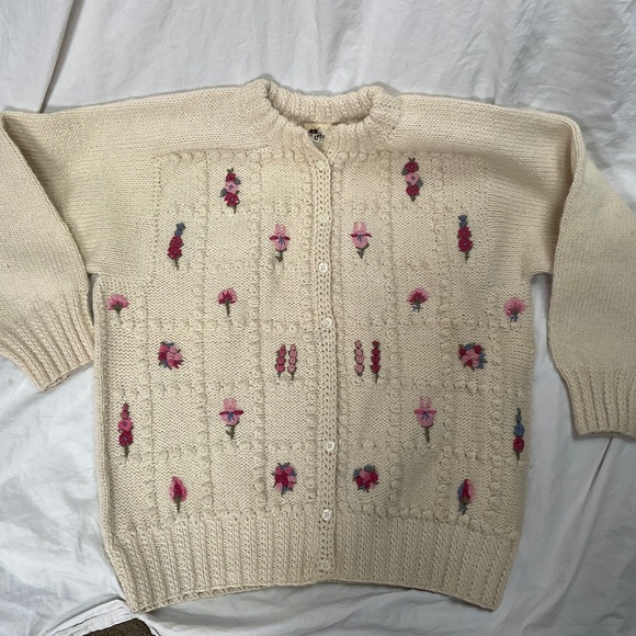 Vintage Cardigan 100% New Wool Hand Knit in New Zealand - Picture 1 of 12
